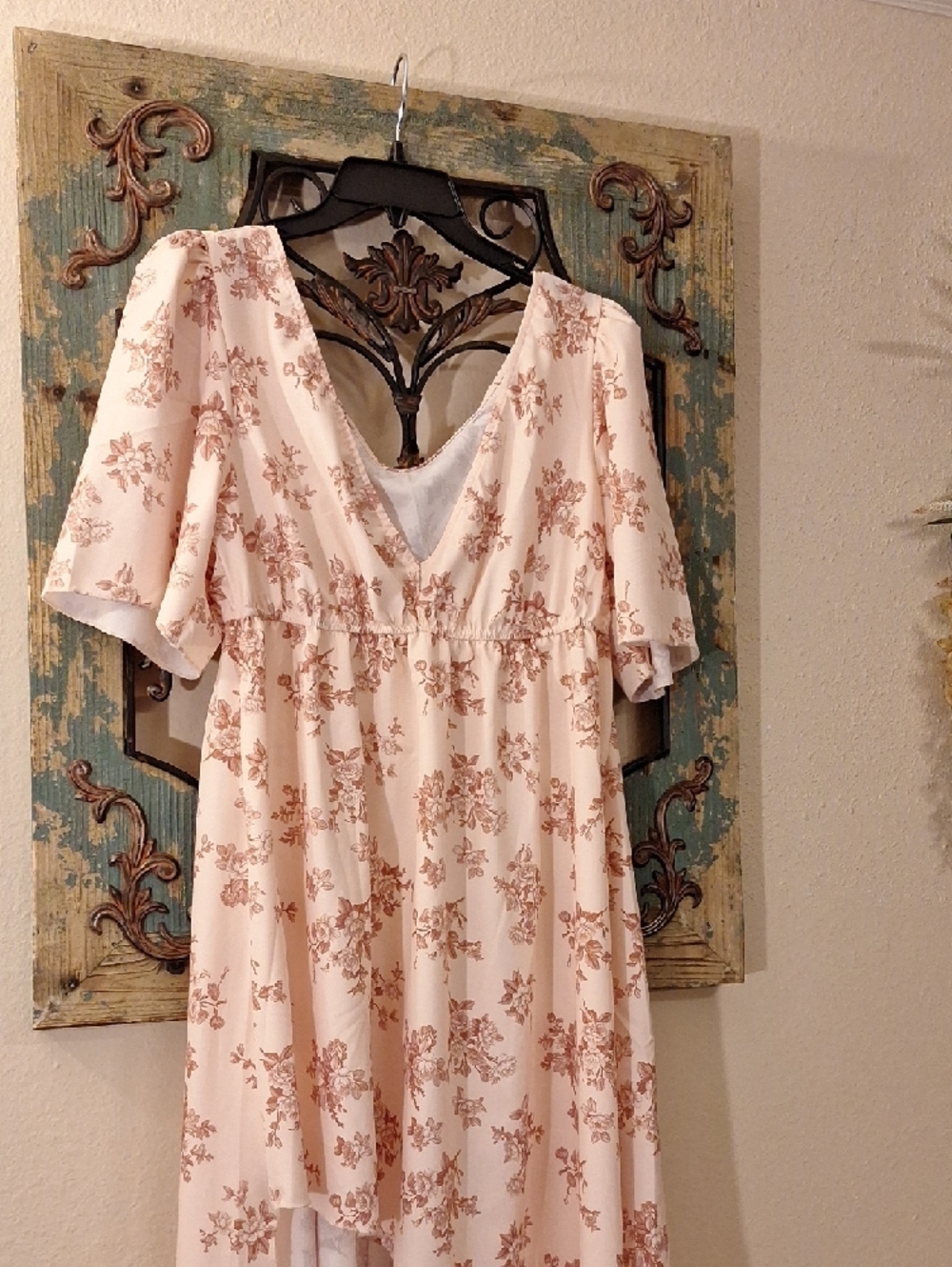 Boho Cream Floral High-Low Dress with Flutter Sleeves. NWOT Size Large - Picture 6 of 9